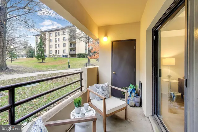 a building view with outdoor space