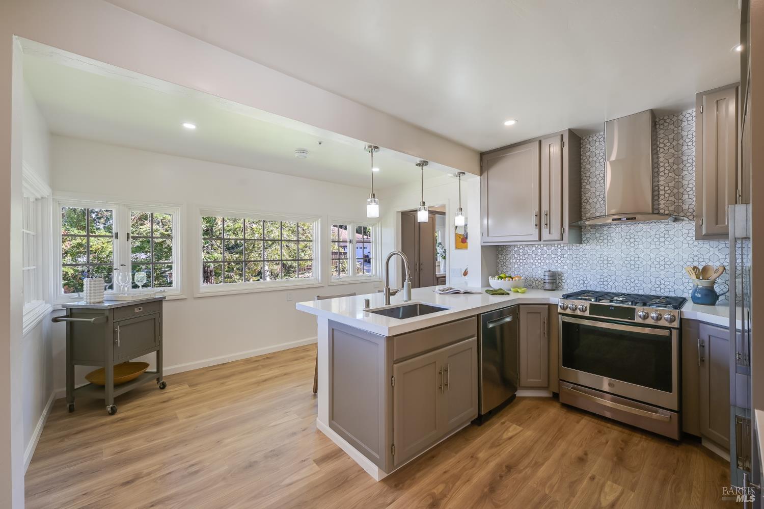 120 Ricardo Road Mill Valley, CA 94941 - Photo 17 of 44 Gallery Image 17
