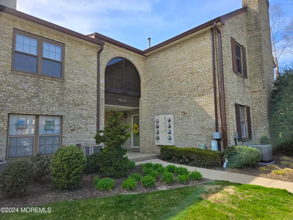 $2,400 | 912 Wellington Place, Aberdeen, NJ 07747