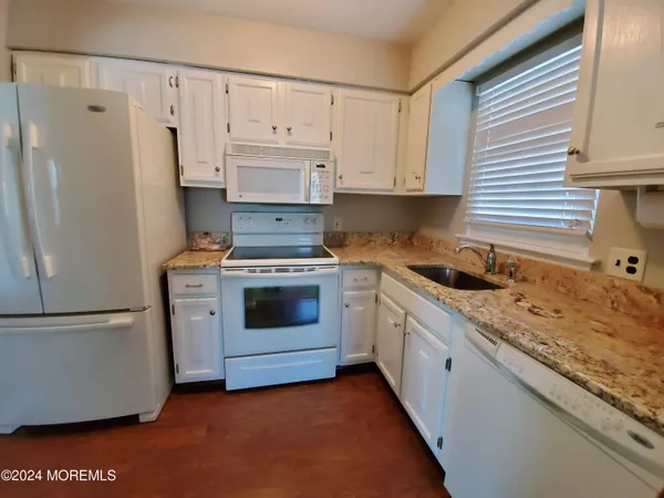 $2,400 | 912 Wellington Place, Aberdeen, NJ 07747