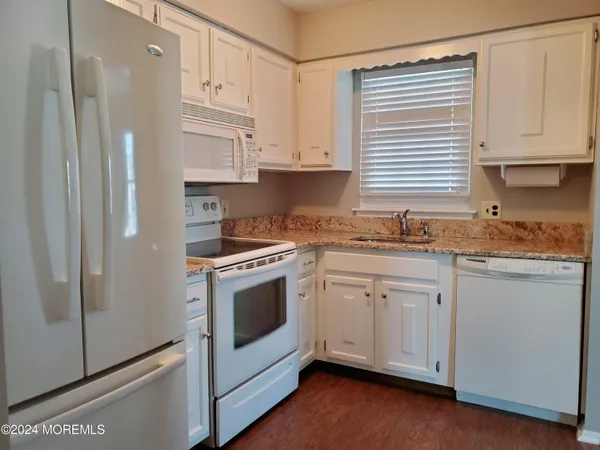 $2,400 | 912 Wellington Place, Aberdeen, NJ 07747