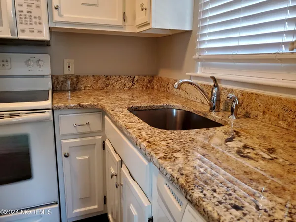 $2,400 | 912 Wellington Place, Aberdeen, NJ 07747