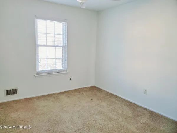 $2,400 | 912 Wellington Place, Aberdeen, NJ 07747