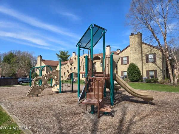 $2,400 | 912 Wellington Place, Aberdeen, NJ 07747