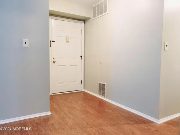 $2,400 | 912 Wellington Place, Aberdeen, NJ 07747