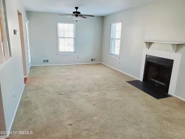 $2,400 | 912 Wellington Place, Aberdeen, NJ 07747