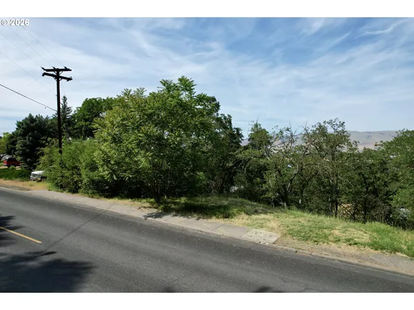 a view of a street view