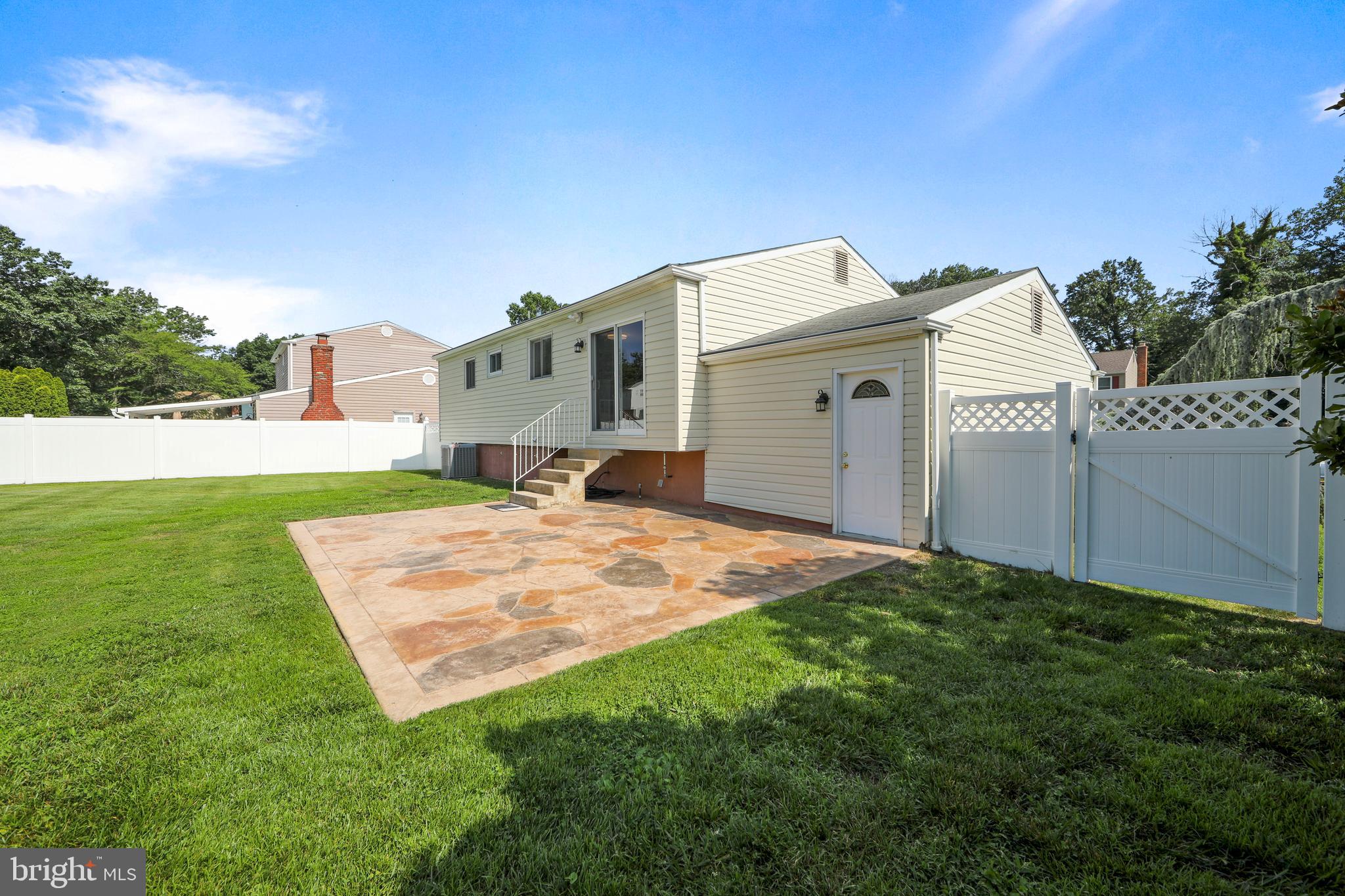 95 Lincoln Drive Clementon, NJ 08021 - Photo 11 of 47 a backyard of a house with table and chairs