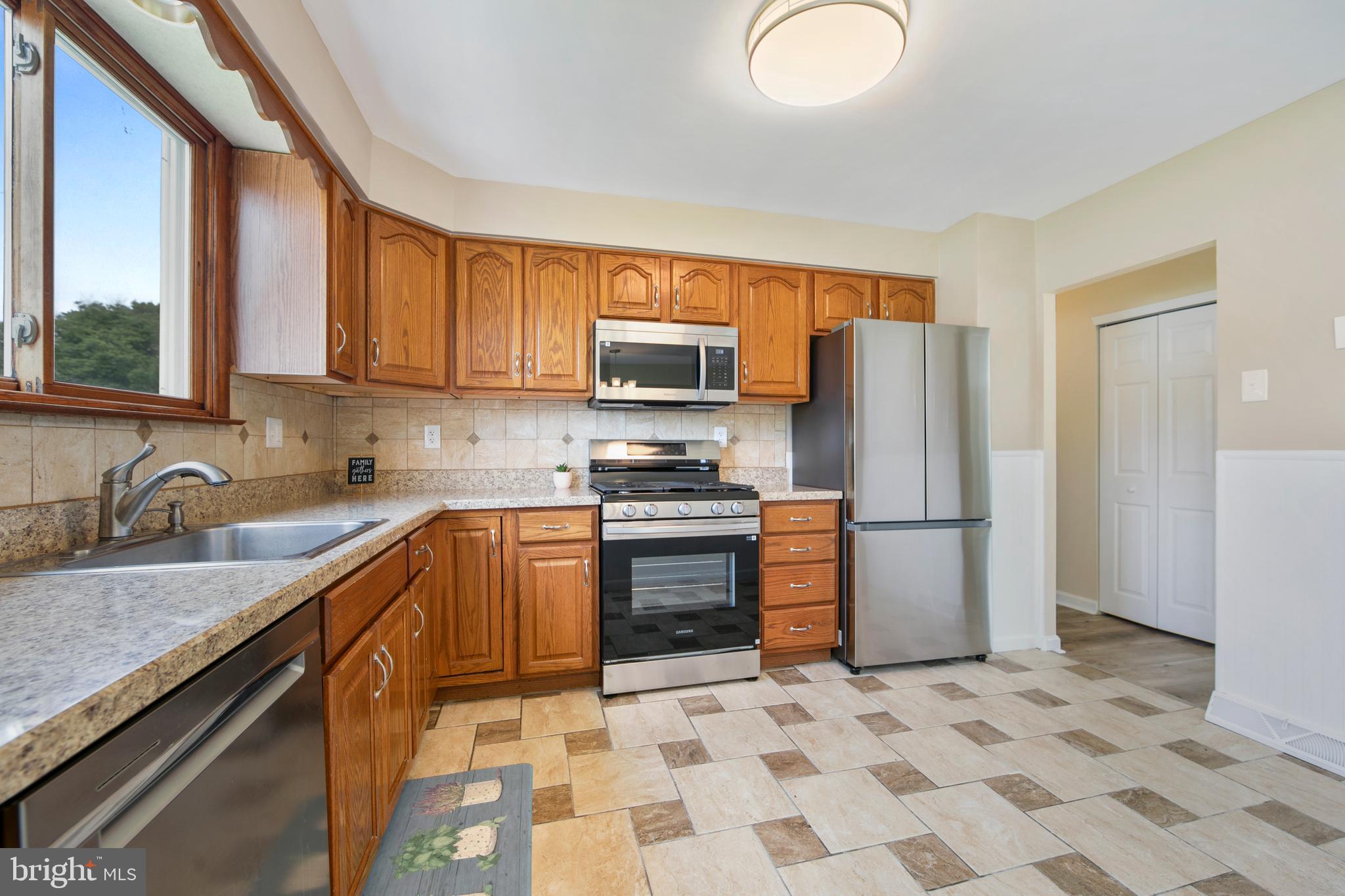 95 Lincoln Drive Clementon, NJ 08021 - Photo 19 of 47 a kitchen with a refrigerator sink and stove
