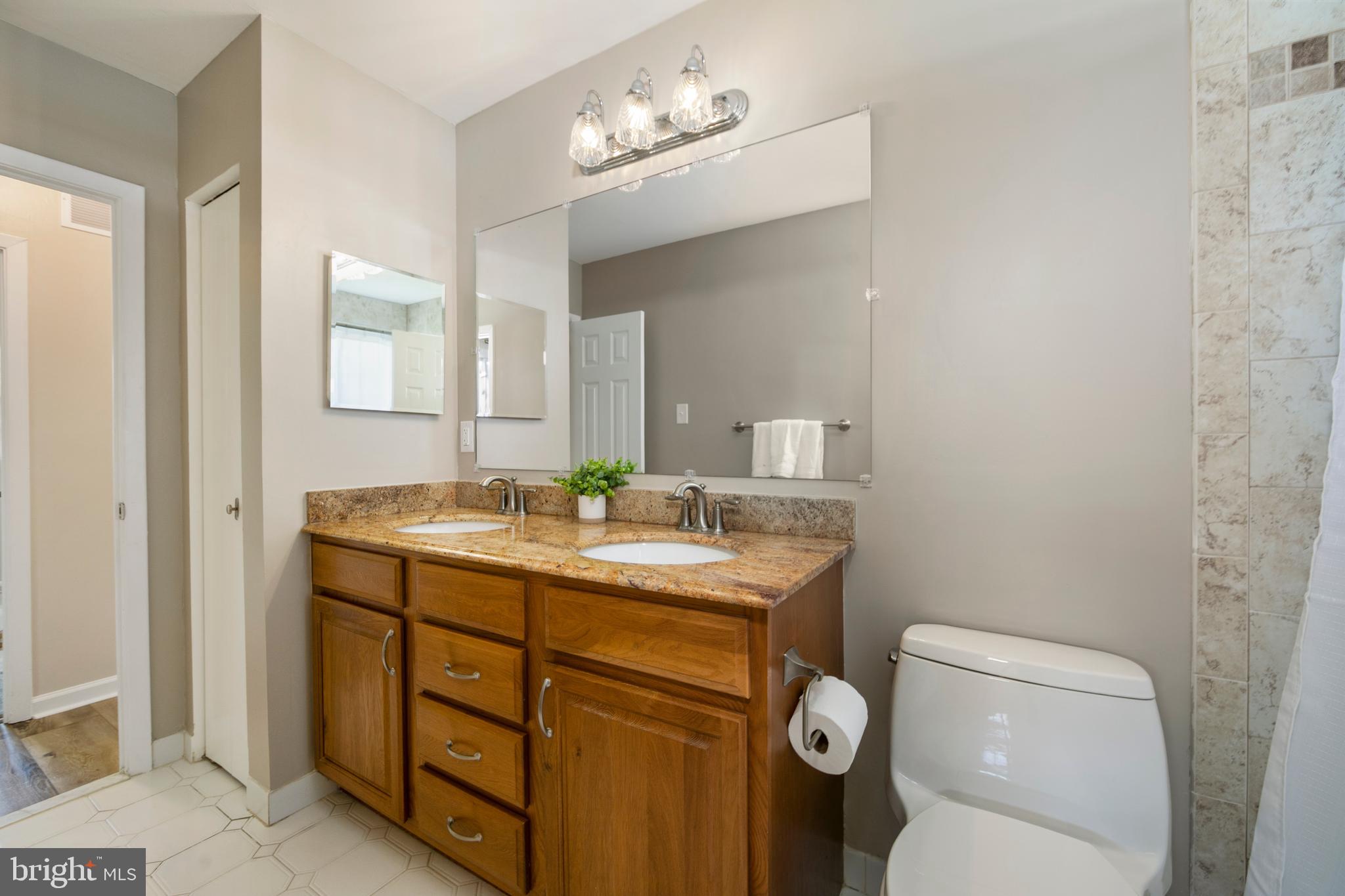 95 Lincoln Drive Clementon, NJ 08021 - Photo 27 of 47 a bathroom with a toilet a sink and mirror