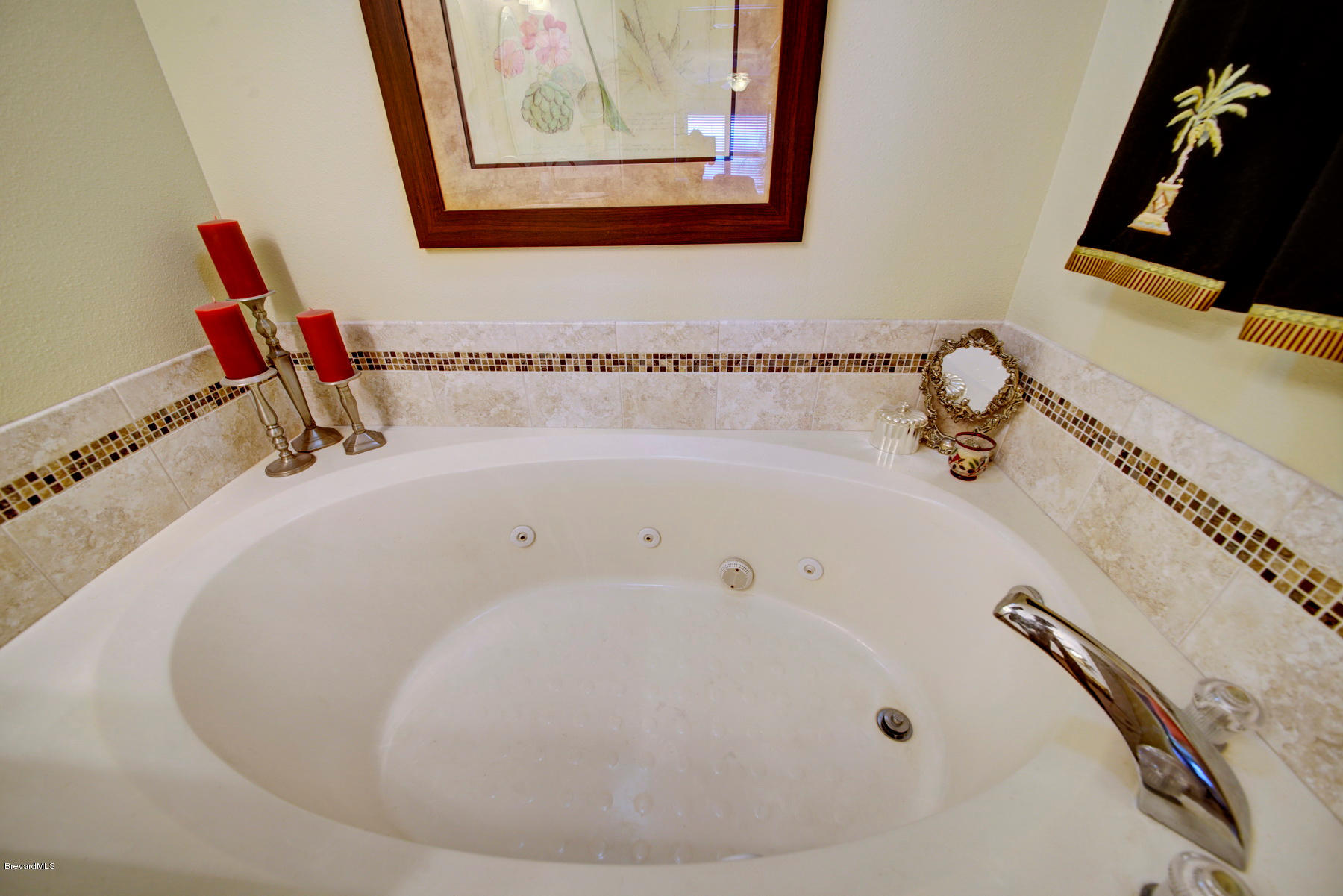 104 Riverside Drive, Unit 204 Cocoa, FL 32922 - Photo 23 of 27 Jacuzzi_Tub