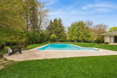 $1,750,000 | 14 Winnfield Circle, Northfield, IL 60093