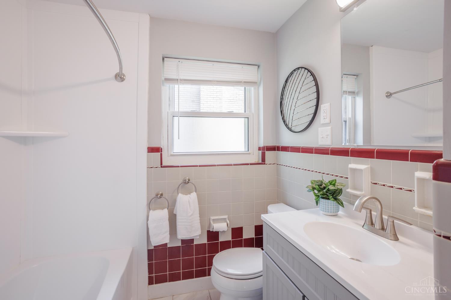 3611 Neiheisel Avenue Cincinnati, OH 45248 - Photo 18 of 26