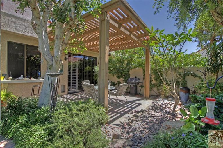 925 Inverness Drive Rancho Mirage, CA 92270 - Photo 8 of 35 a front view of a house with a garden