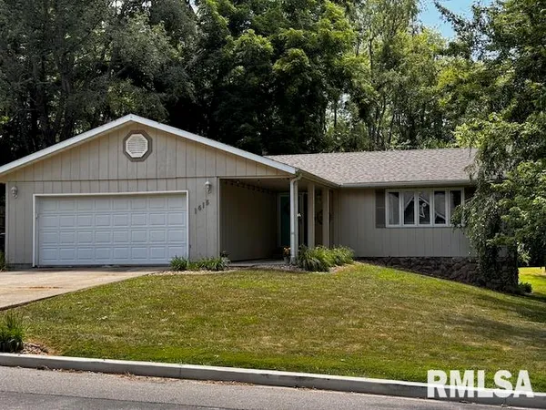 $200,000 | 1415 East Sycamore Street, Canton, IL 61520