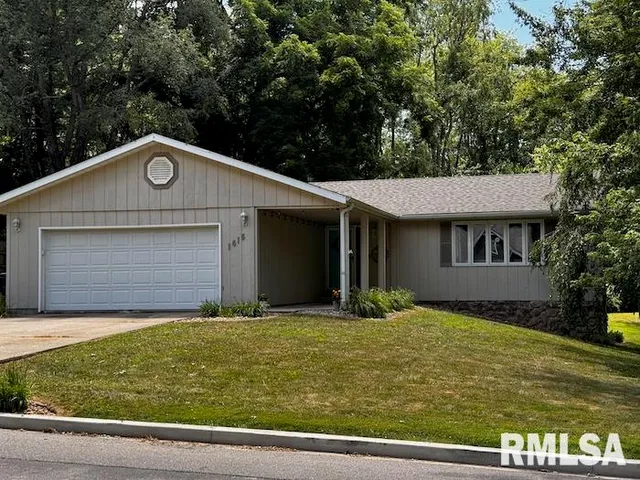 $220,000 | 1415 East Sycamore Street, Canton, IL 61520