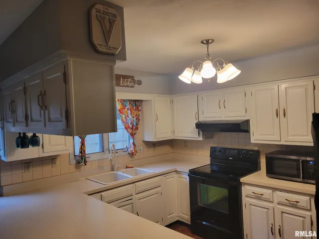 $220,000 | 1415 East Sycamore Street, Canton, IL 61520