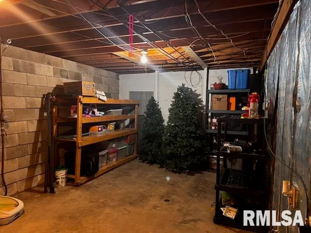 $220,000 | 1415 East Sycamore Street, Canton, IL 61520