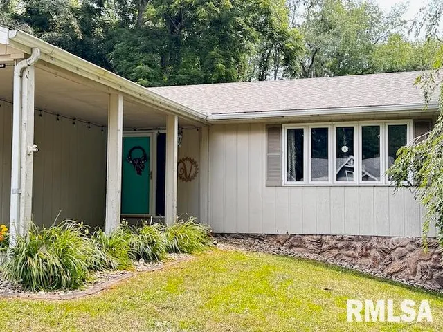 $220,000 | 1415 East Sycamore Street, Canton, IL 61520