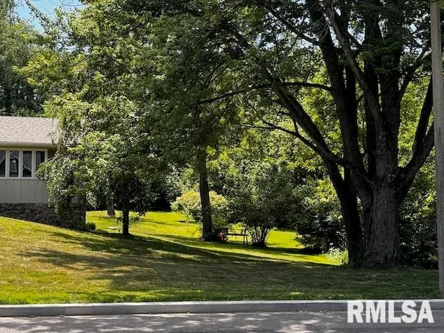 $220,000 | 1415 East Sycamore Street, Canton, IL 61520