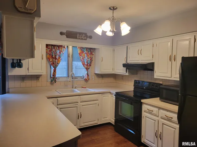 $220,000 | 1415 East Sycamore Street, Canton, IL 61520