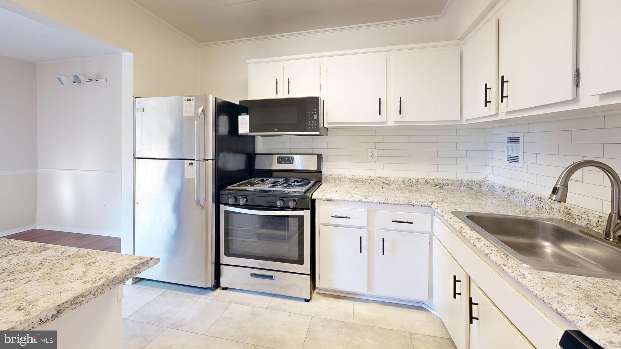 2622 Fort Farnsworth Road, Unit 216 Alexandria, VA 22303 - Photo 5 of 51 Kitchen