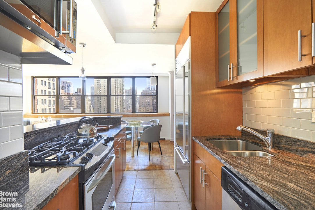 239 East 79th Street, Unit 13L Manhattan, NY 10075 - Photo 3 of 10