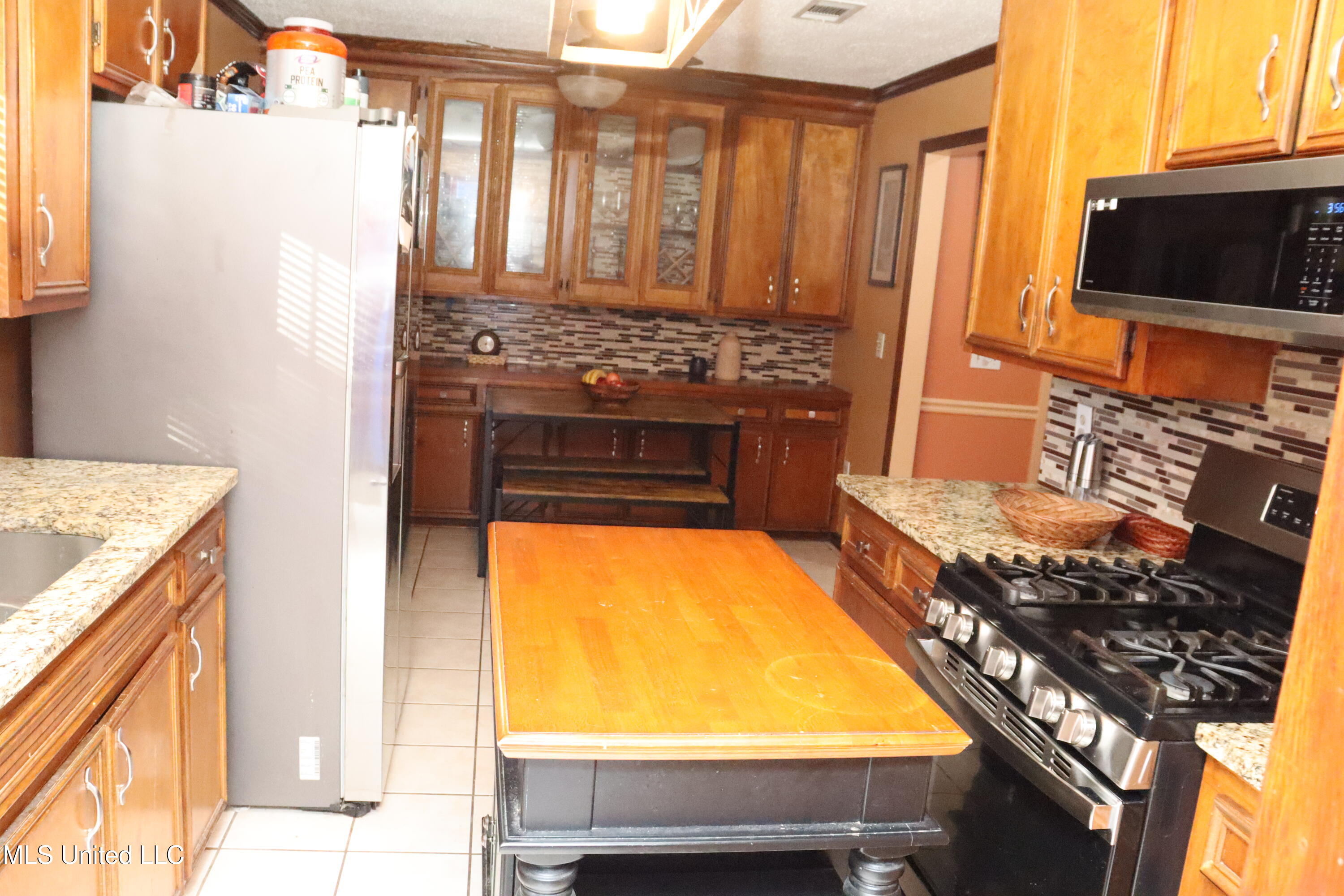 1264 Shell Oil Road Brandon, MS 39042 - Photo 18 of 51 Kitchen Island