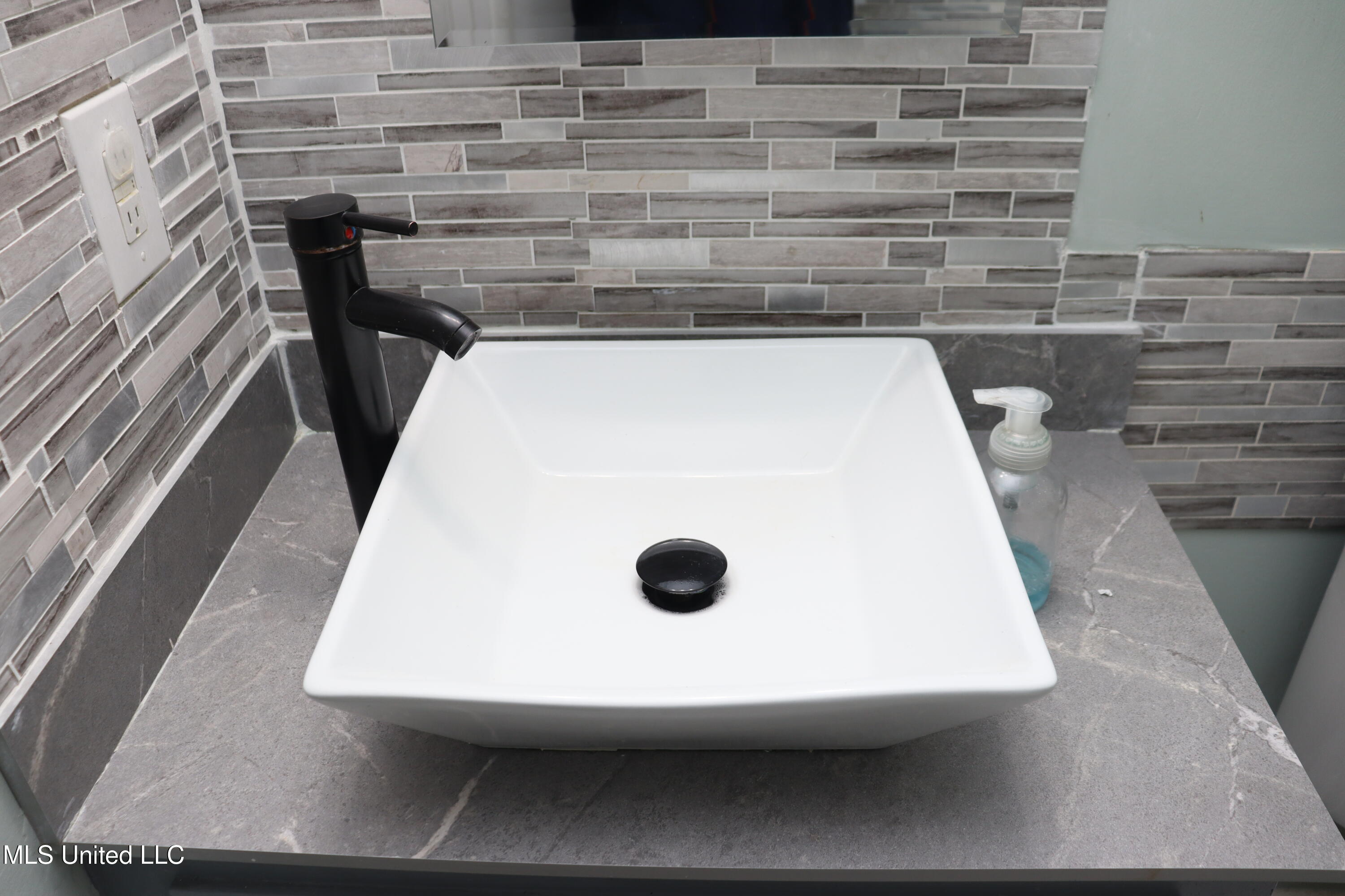 1264 Shell Oil Road Brandon, MS 39042 - Photo 22 of 51 Custom Sink