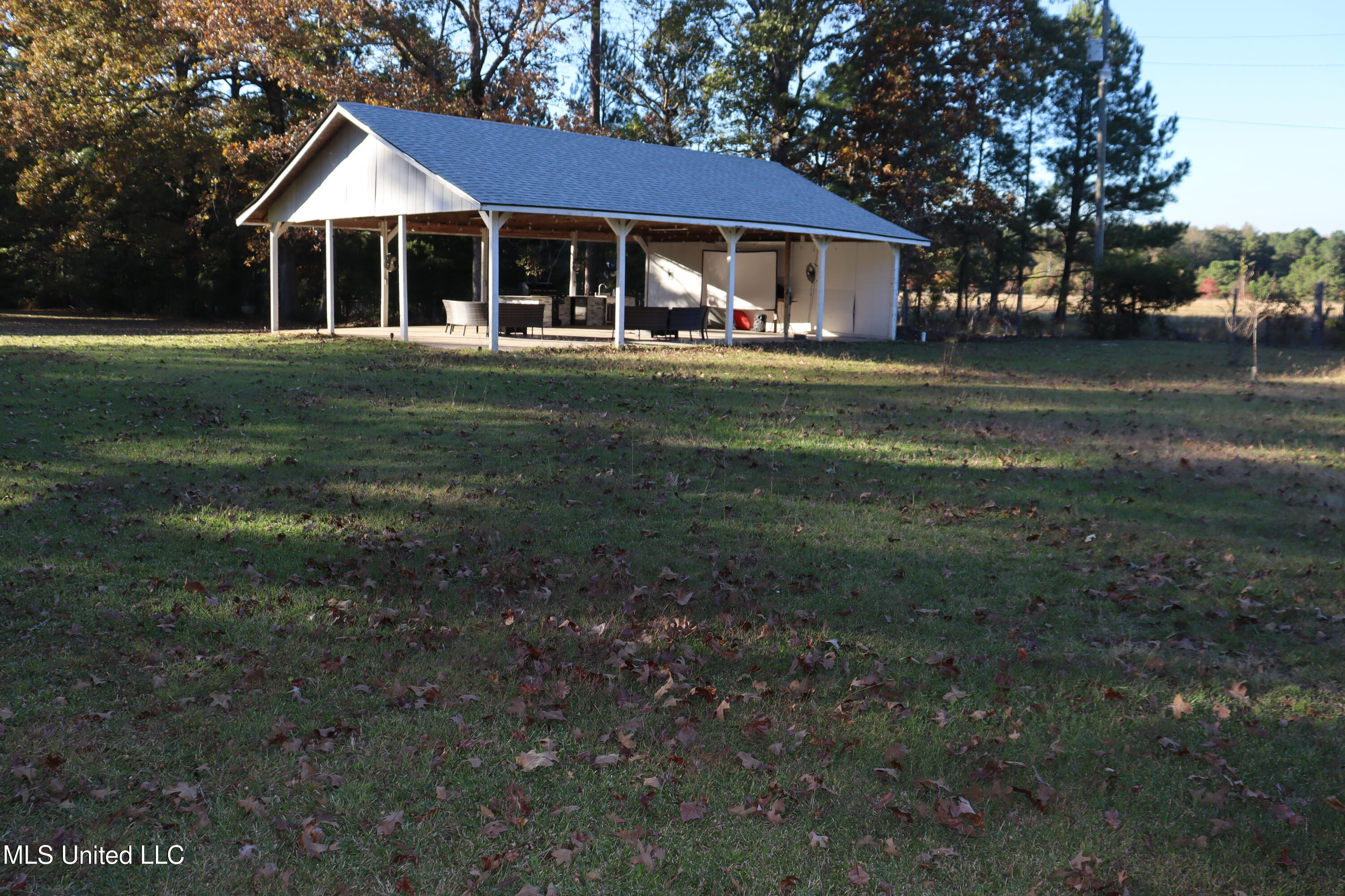 1264 Shell Oil Road Brandon, MS 39042 - Photo 41 of 51 Outdoor Kitchen