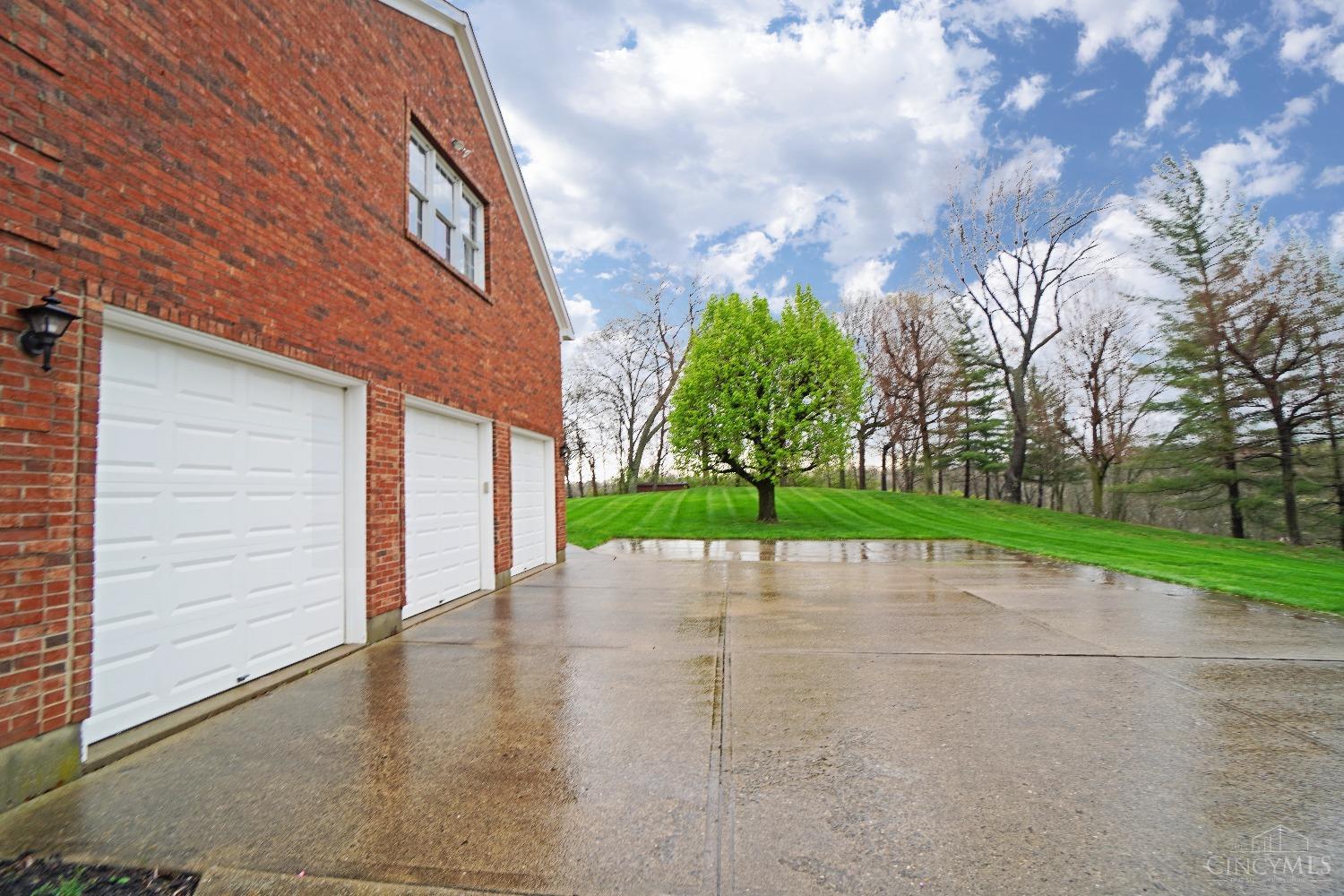 4412 Hubble Road Cincinnati, OH 45247 - Photo 6 of 47