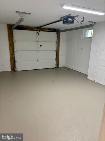 a view of a tennis court