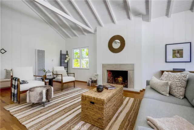 $2,850,000 | 464 Agate Street, Laguna Beach, CA 92651