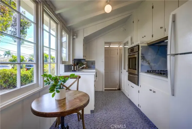 $2,850,000 | 464 Agate Street, Laguna Beach, CA 92651