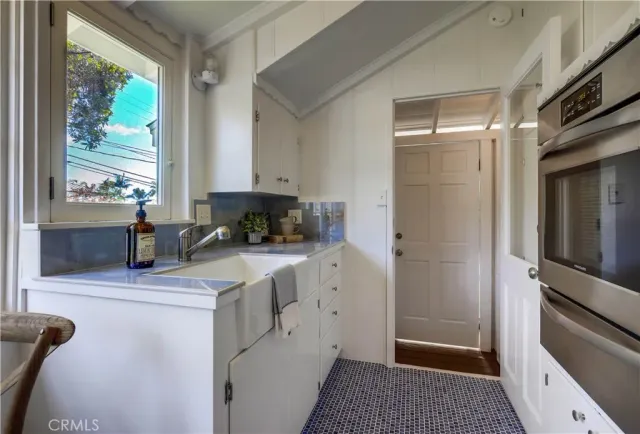 $2,850,000 | 464 Agate Street, Laguna Beach, CA 92651