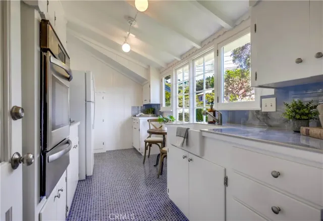 $2,850,000 | 464 Agate Street, Laguna Beach, CA 92651