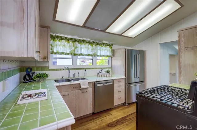 $2,850,000 | 464 Agate Street, Laguna Beach, CA 92651