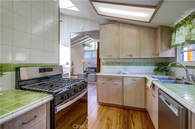 $2,850,000 | 464 Agate Street, Laguna Beach, CA 92651