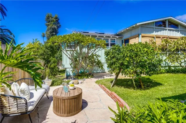 $2,850,000 | 464 Agate Street, Laguna Beach, CA 92651