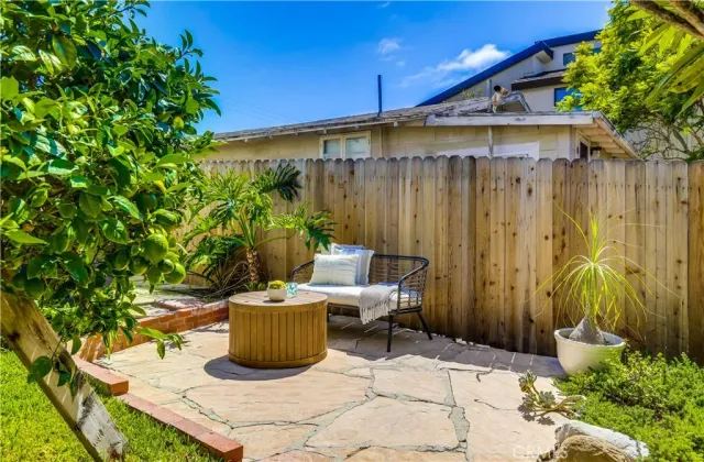 $2,850,000 | 464 Agate Street, Laguna Beach, CA 92651