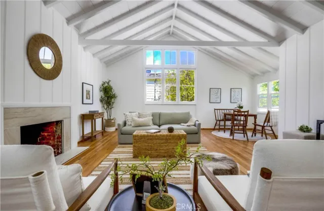 $2,850,000 | 464 Agate Street, Laguna Beach, CA 92651