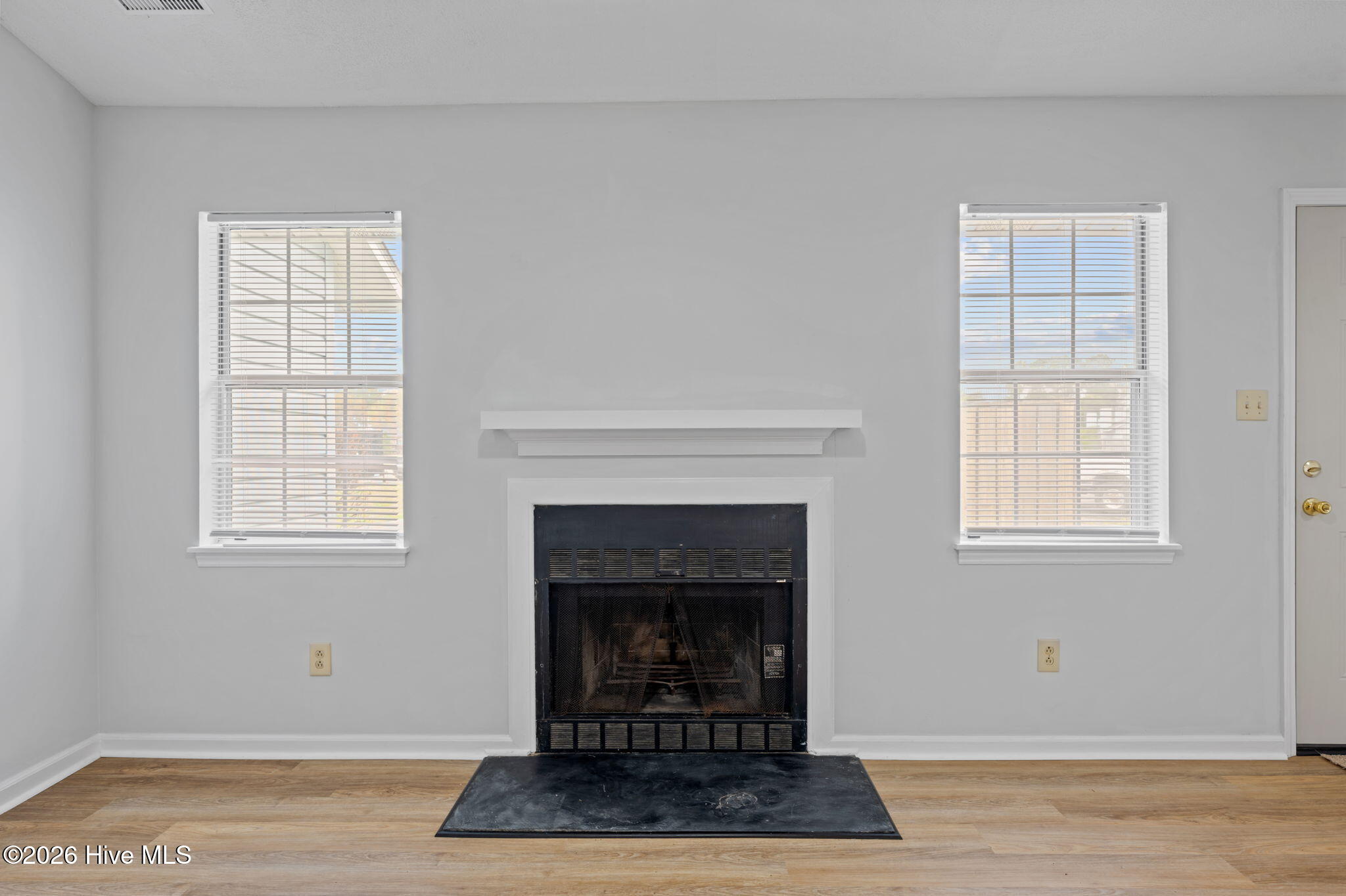 126 Witten Circle, Unit B Havelock, NC 28532 - Photo 12 of 28 10-web-or-mls-DSC_4196