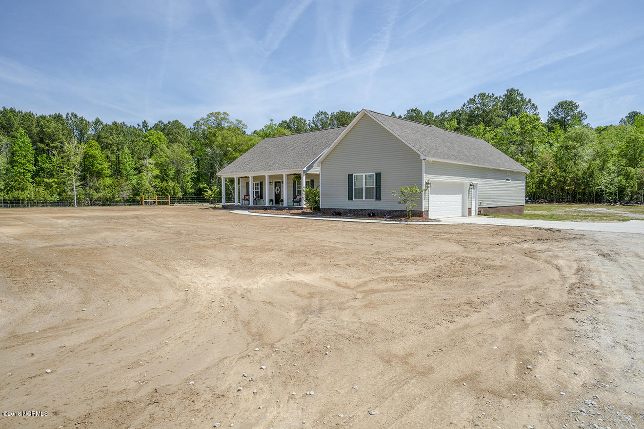 301 Magg Smith Road Pollocksville, NC 28573 - Photo 3 of 47 34