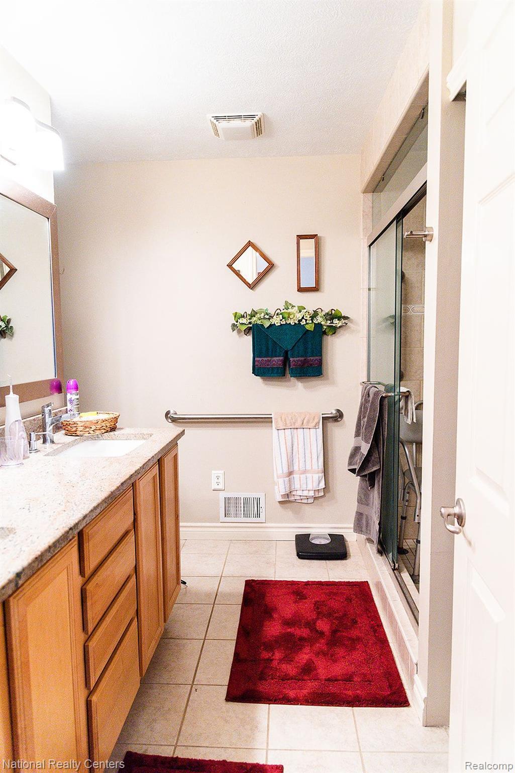 1499 Argentine Road Howell, MI 48843 - Photo 22 of 42 MASTER BATH