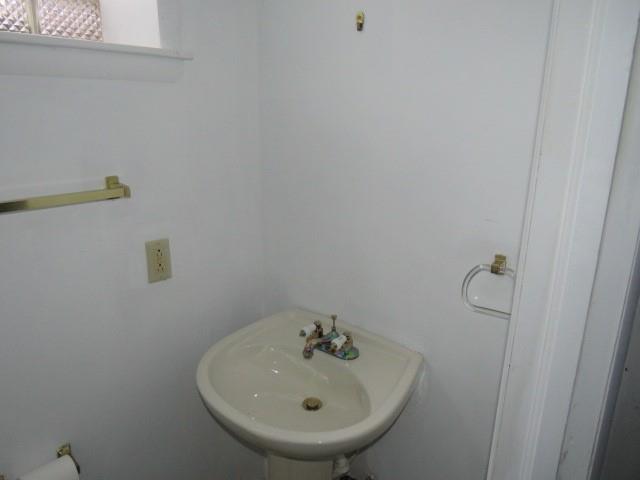 80 Woods Road Pittsburgh, PA 15235 - Photo 18 of 21 a bathroom with a sink and mirror