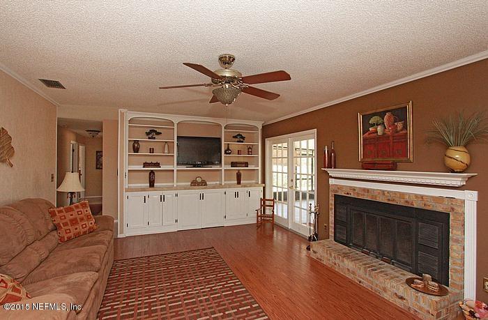 142 Ridge Lake Road Pomona Park, FL 32181 - Photo 4 of 31 living room