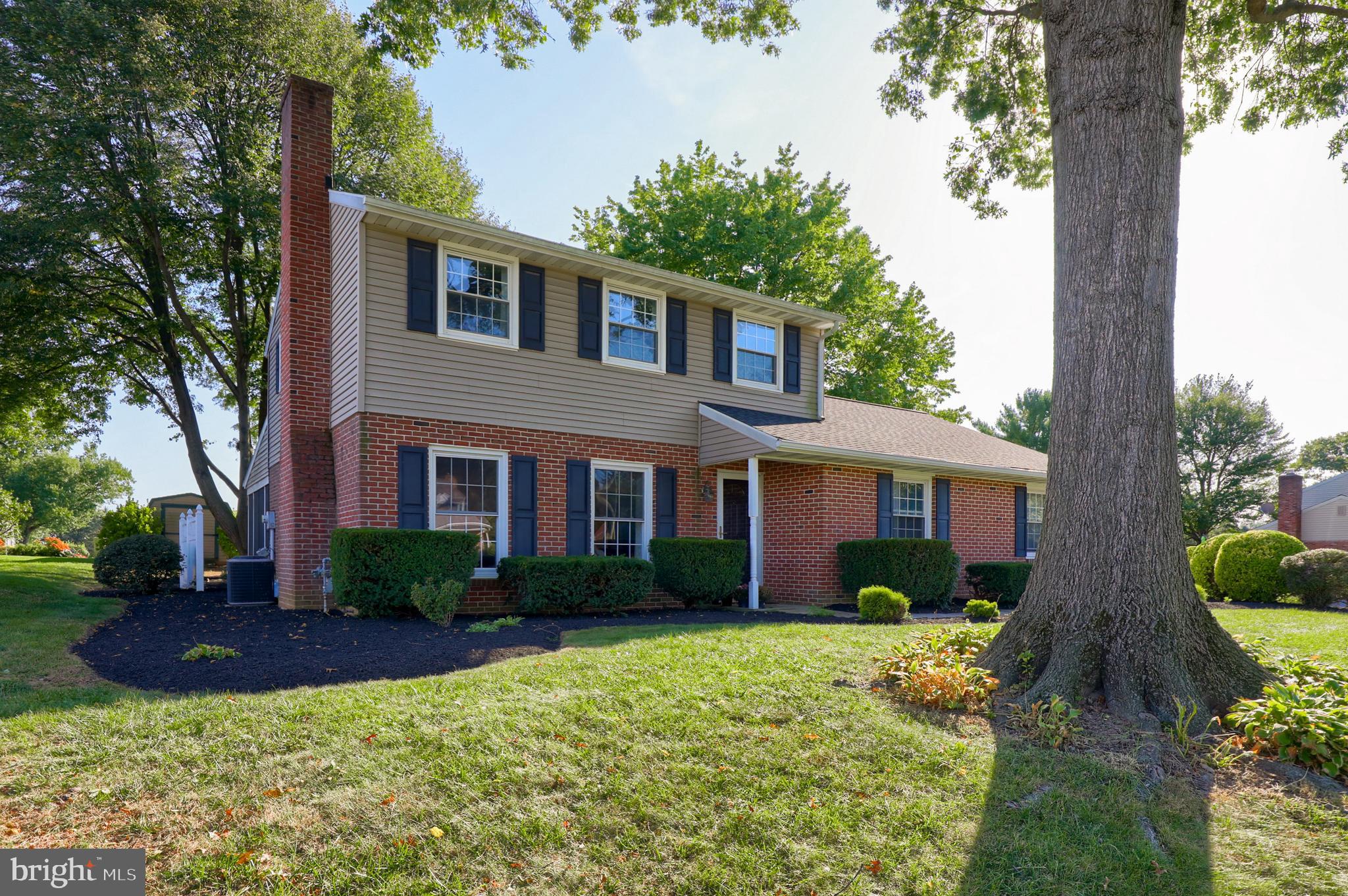 446 Parkwynne Road Lancaster, PA 17601 - Photo 3 of 30 Mature landscaping