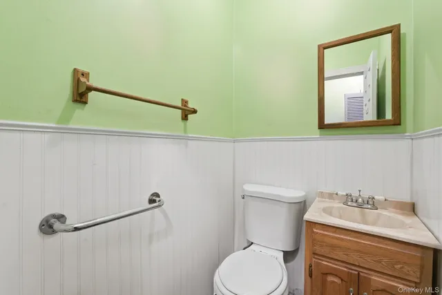 $749,900 | 11 Val Court, Holbrook, NY 11741