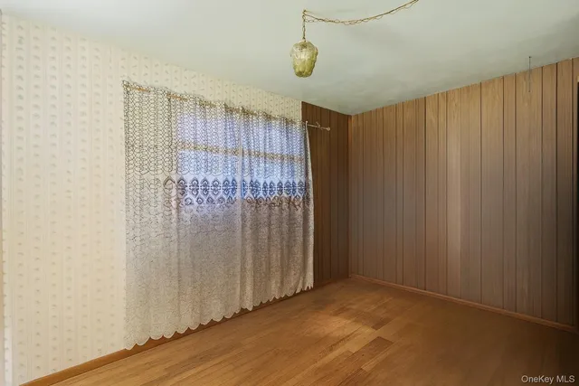 $749,900 | 11 Val Court, Holbrook, NY 11741