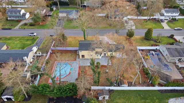 $749,900 | 11 Val Court, Holbrook, NY 11741